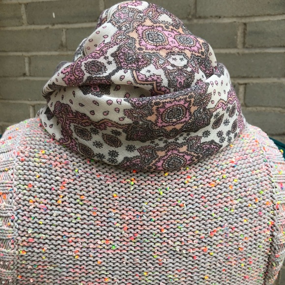 The Specialty House Inc Scarf - Picture 4 of 10